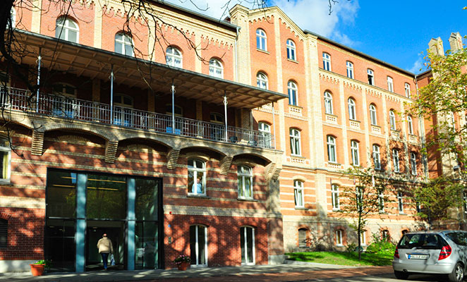 Gebäudeansicht Diakoniewerk Halle, Link zur Klinikseite